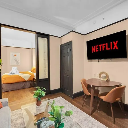 Stunning Condo In Heart Of New York With Gym & More